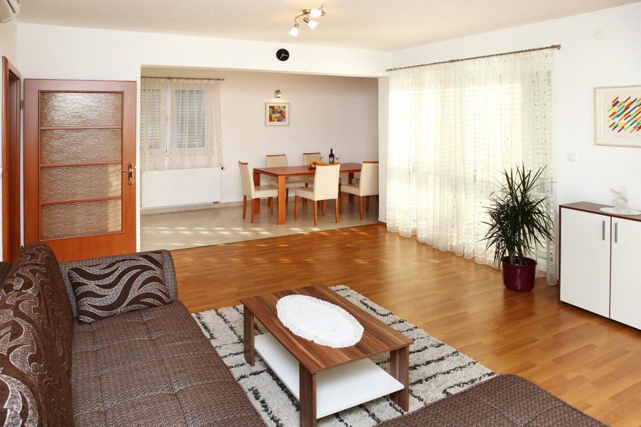Apartment Matea Trogir Eksteriør billede